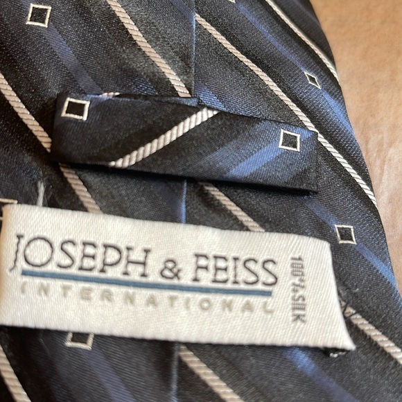 Joseph & Feiss 4” black & blue silk tie with tie  keeper - Picture 2 of 4